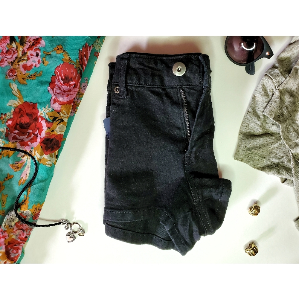 NWT Forever 21 Denim Short/Skinny Black Shorts